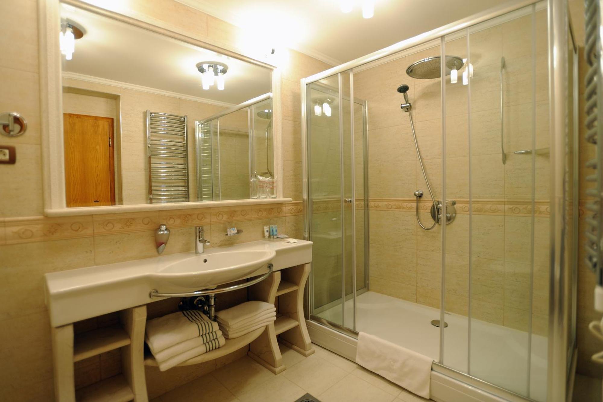 Hotel Solitudo Uble Dış mekan fotoğraf