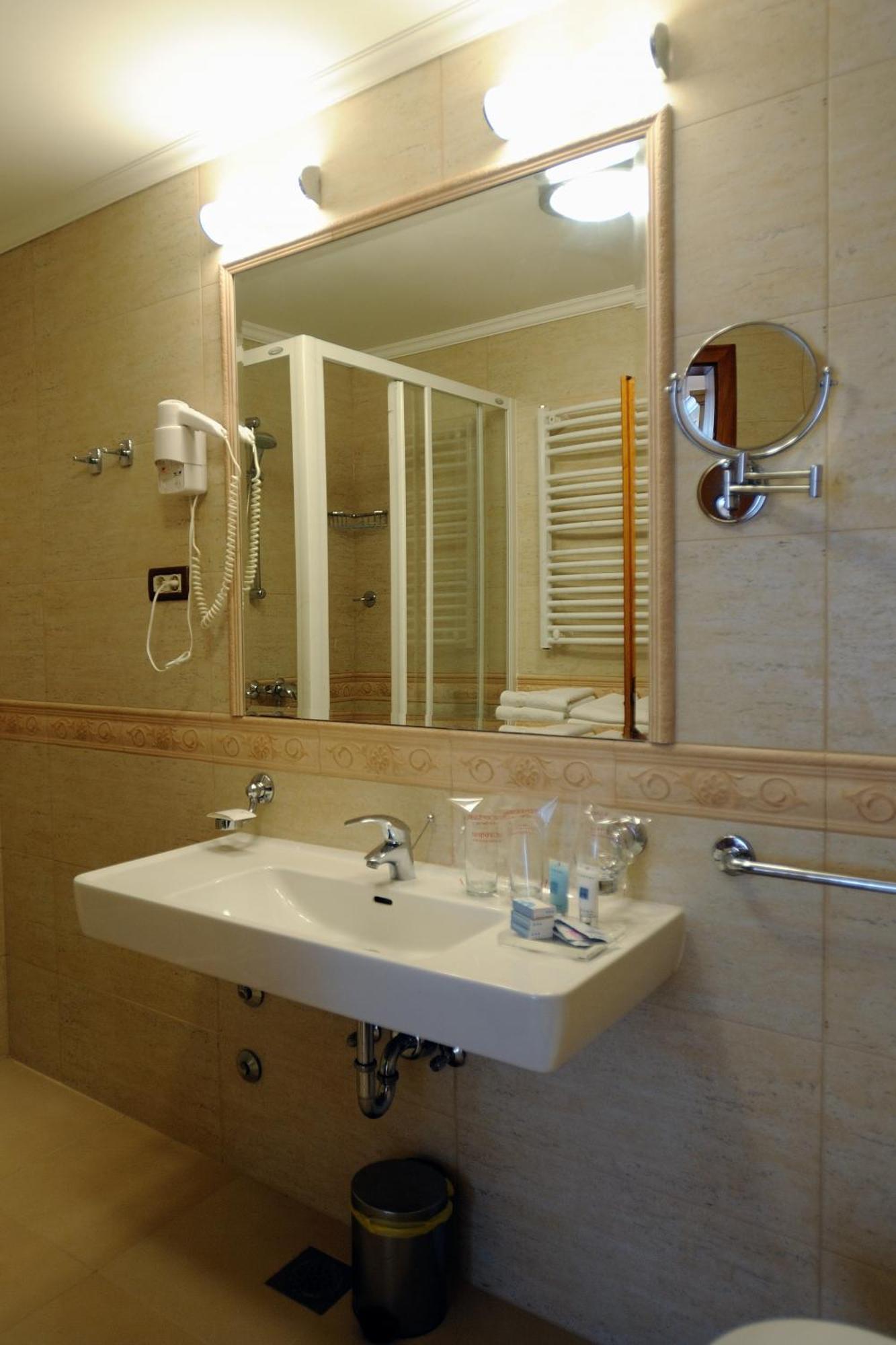 Hotel Solitudo Uble Dış mekan fotoğraf